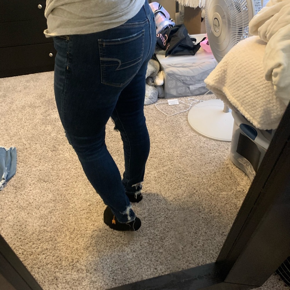 American eagle dark wash ripped jeans